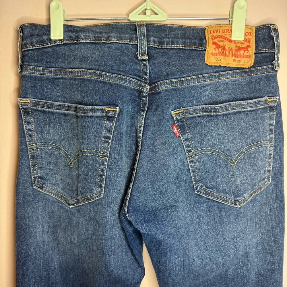 LEVI’S 502 TAPER FIT MEN'S JEANS SZ/ 29X32 In excellent condition